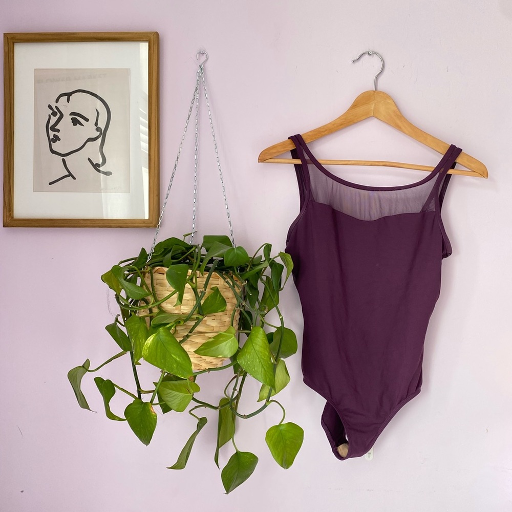 V cut low back leotard
